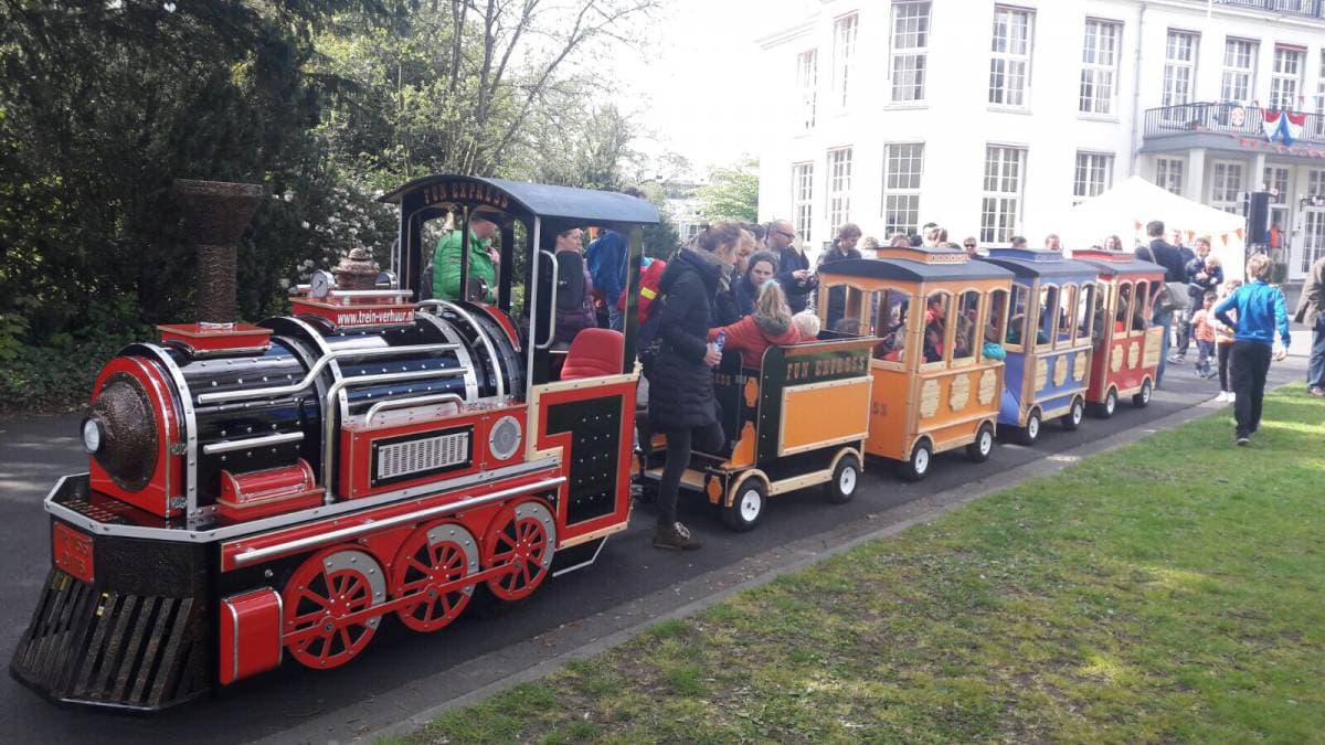 Elektrische Kindertrein met Locomotief