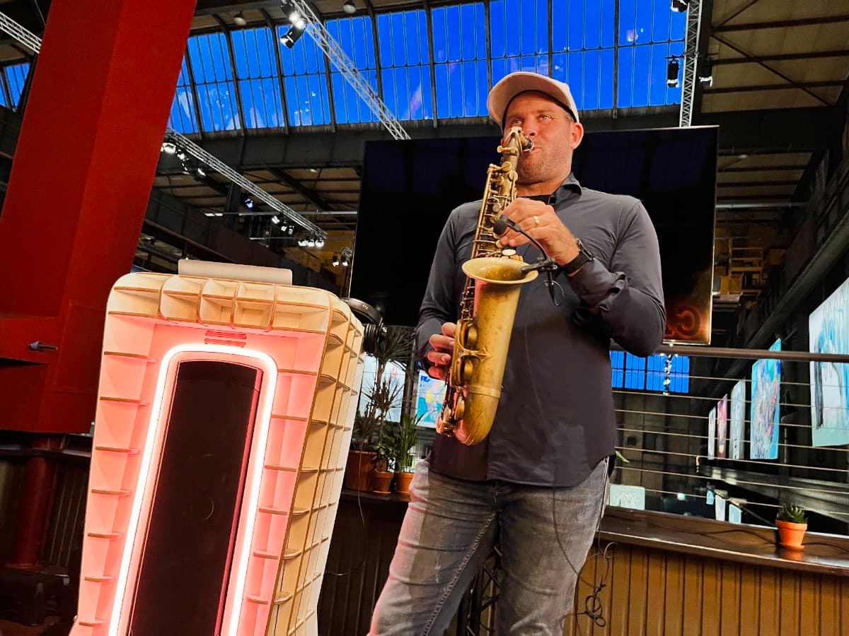 SAX ’N BEATS