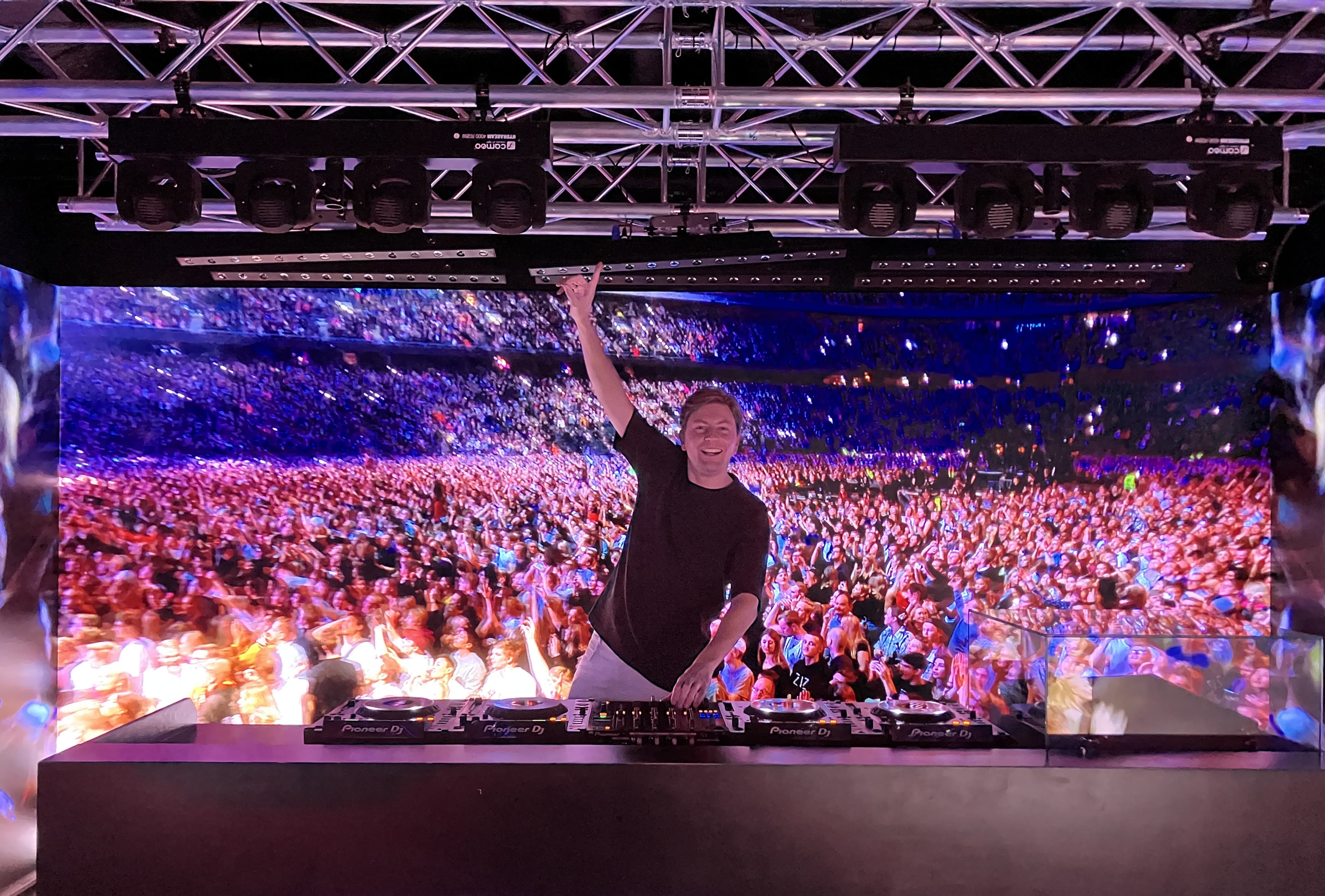 ROBIN ARISTO – 2 Hours