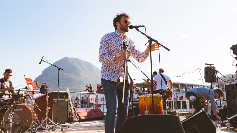 Zanger boeken voor een evenement