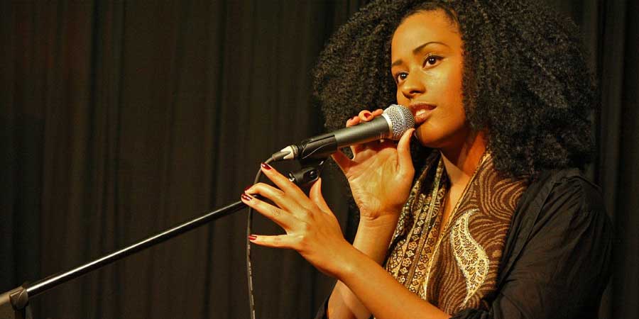 Zangeres boeken voor een algemeen feest