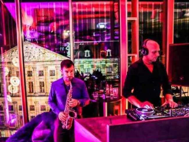 Saxofonist Rafael met DJ Michael Armand