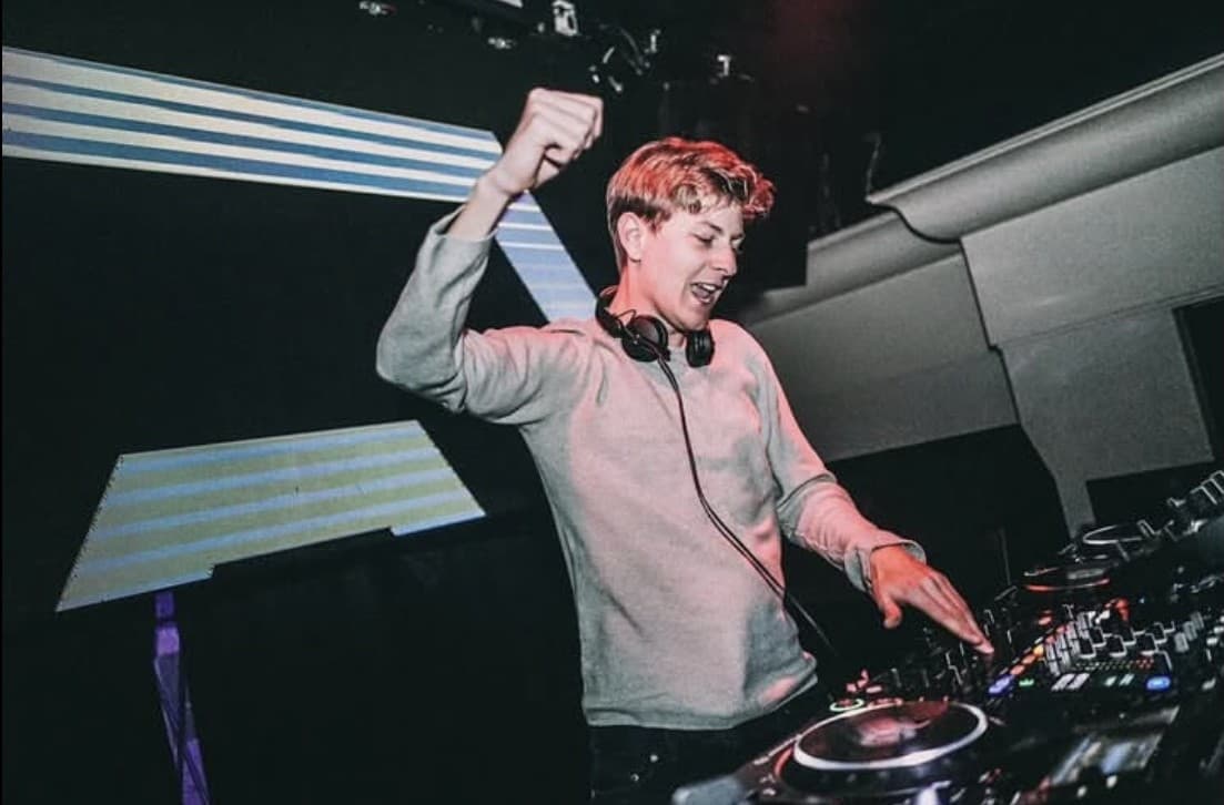 ROBIN ARISTO – 1 Hour