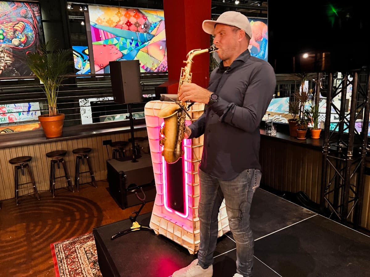 SAX 'N BEATS Show van 3 uur