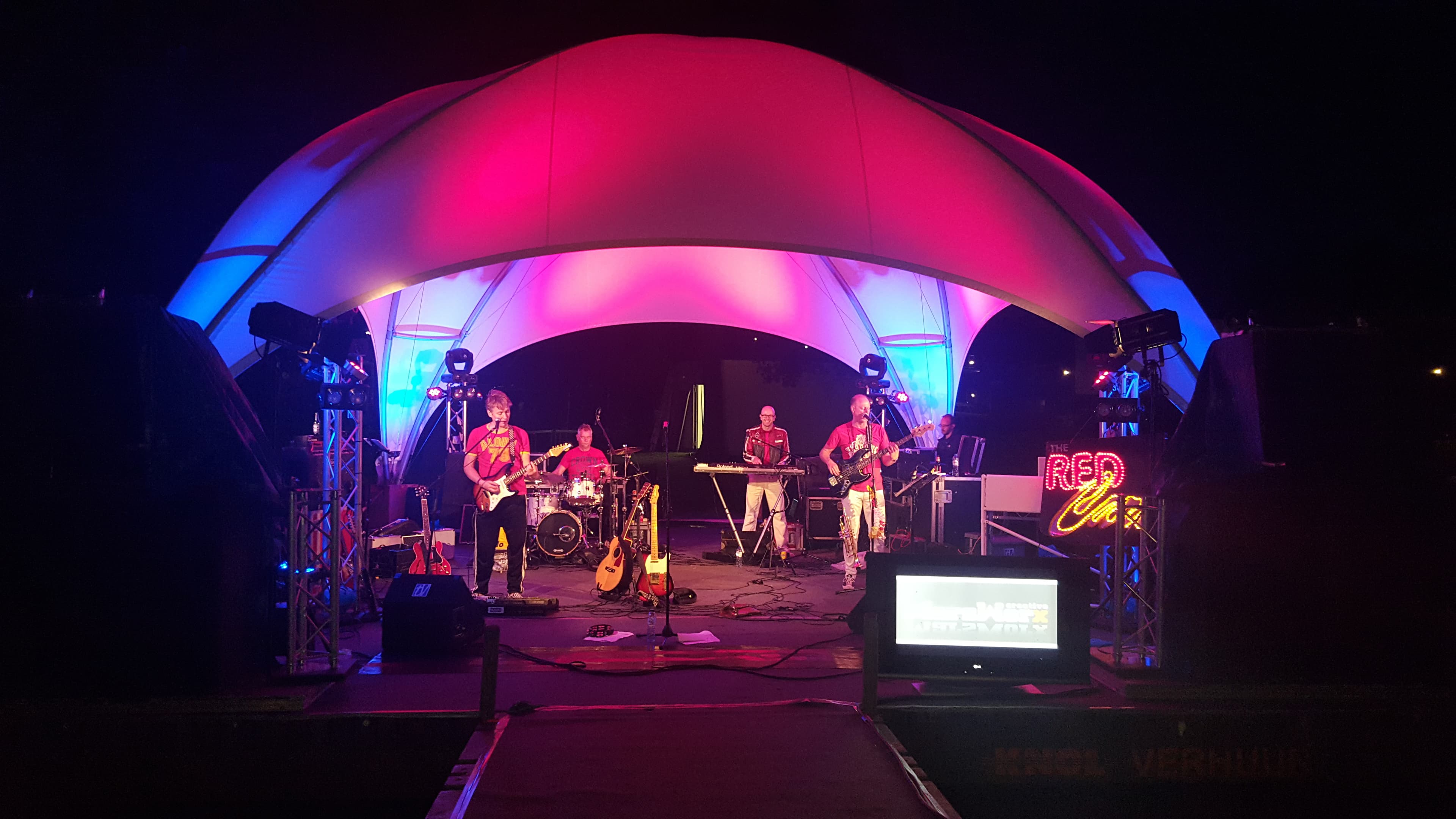 300 t/m 1000 personen PA ingehuurd