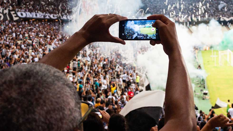 Zanger boeken voor een sportevenement