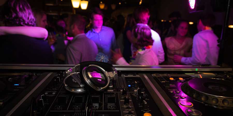DJ bedrijfsfeest boeken