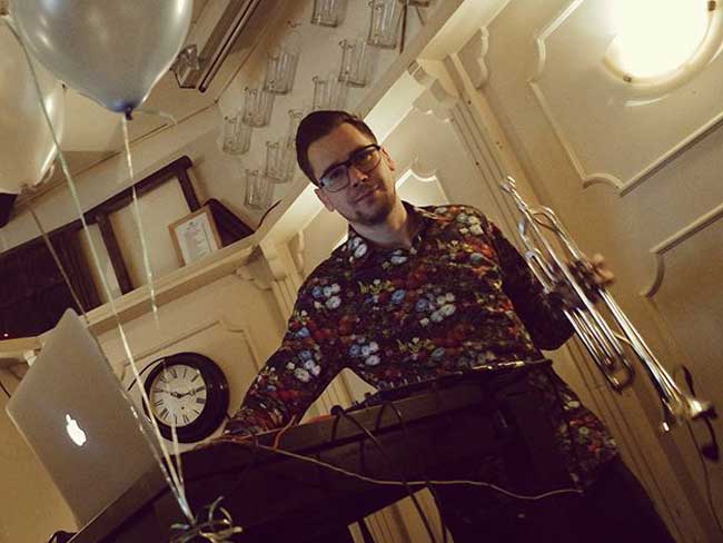 Joe Bailar - DJ met trompet