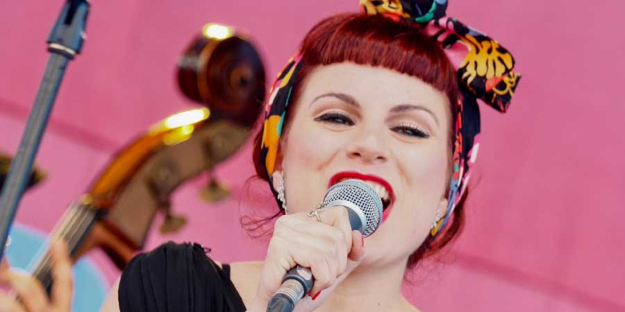 Zangeres boeken voor een zakelijk jubileum