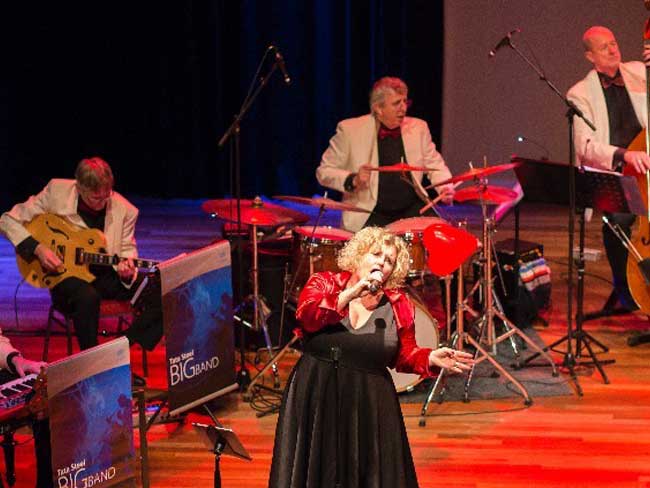 Jazz in je moerstaal