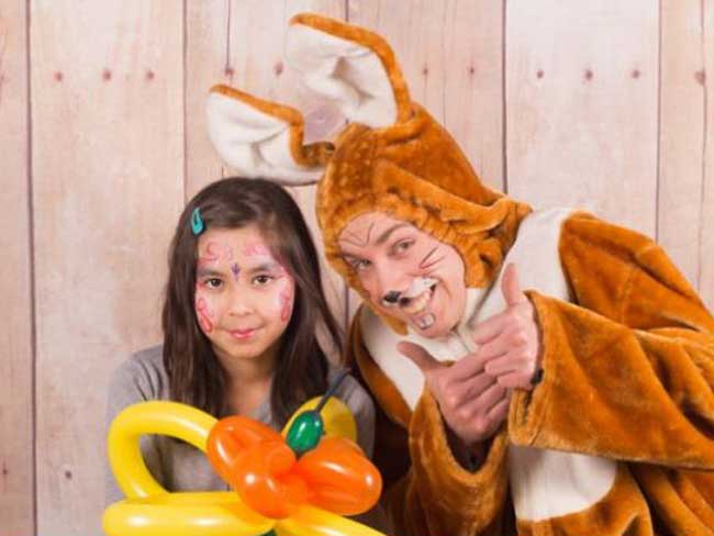 Paashaas met ballonnen