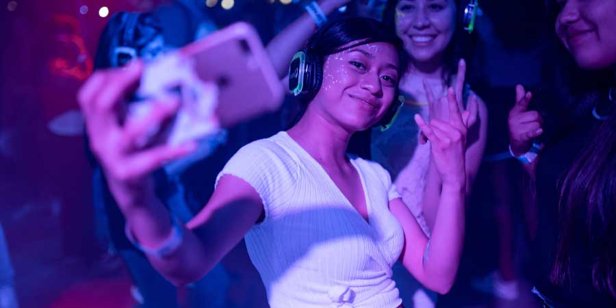 Zangeres boeken voor een clubavond