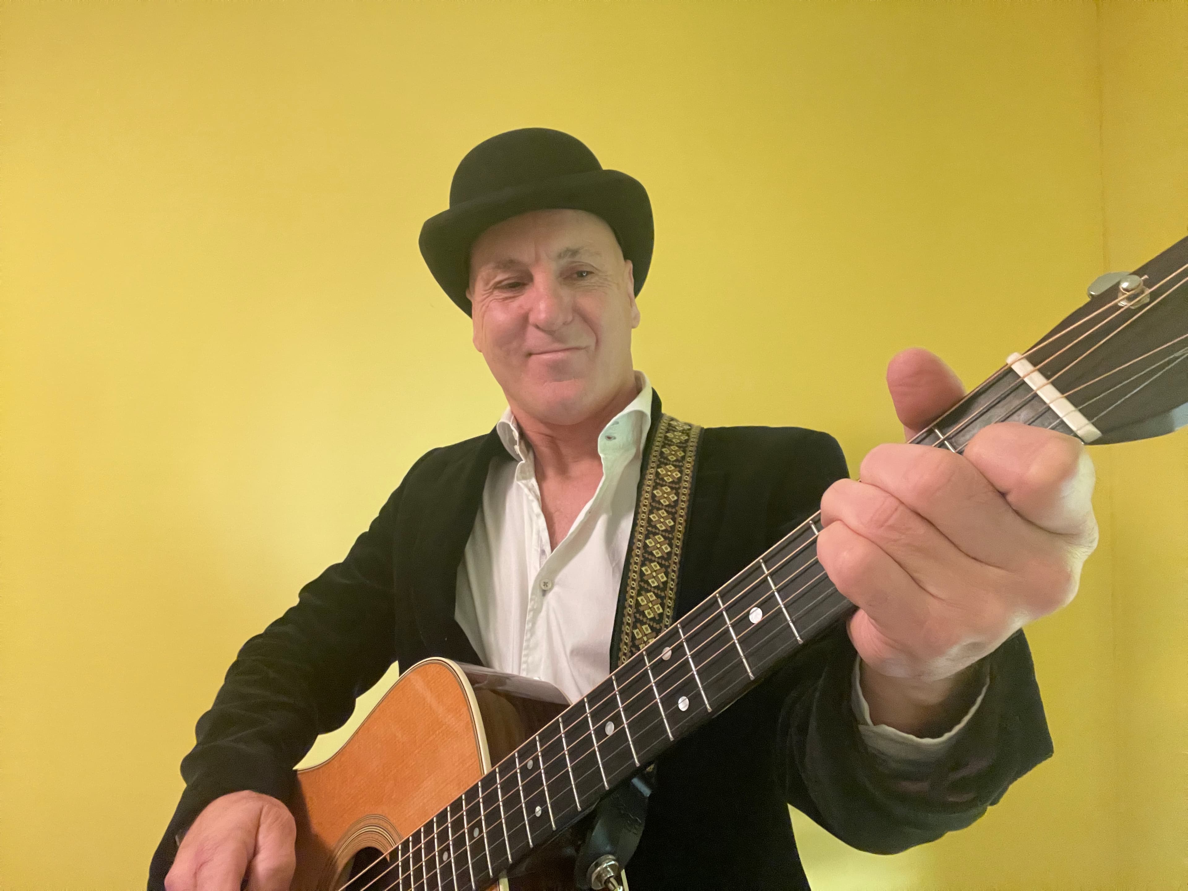 Zanger met gitaar, Richard