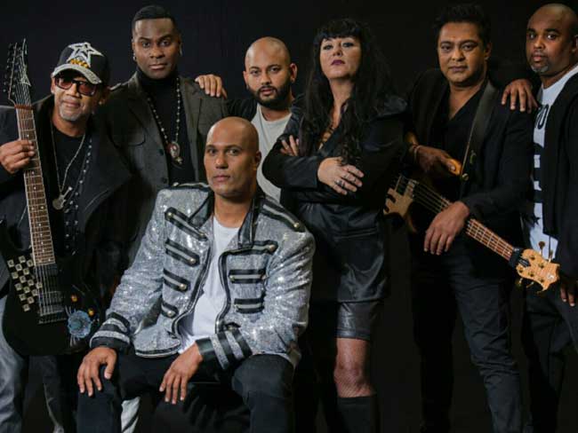 IMVINCIBLE (met liveband)